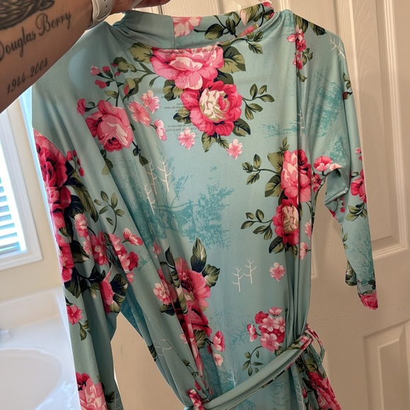 Posh peanut labor and delivery robe - Picture 2 of 3